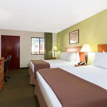 Howard Johnson By Wyndham Tallahassee Exterior foto