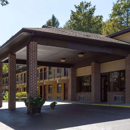 Howard Johnson By Wyndham Tallahassee Exterior foto