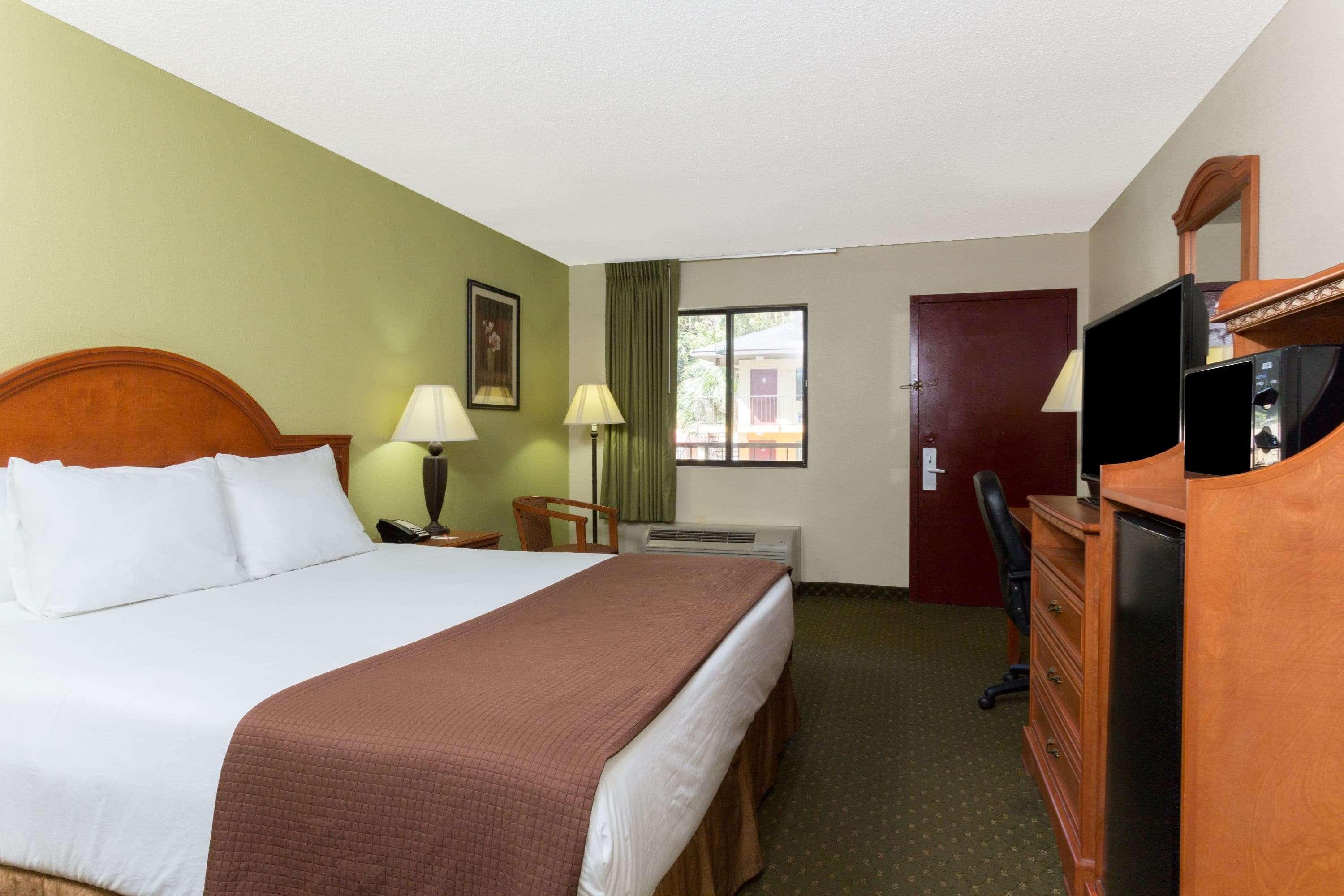 Howard Johnson By Wyndham Tallahassee Exterior foto