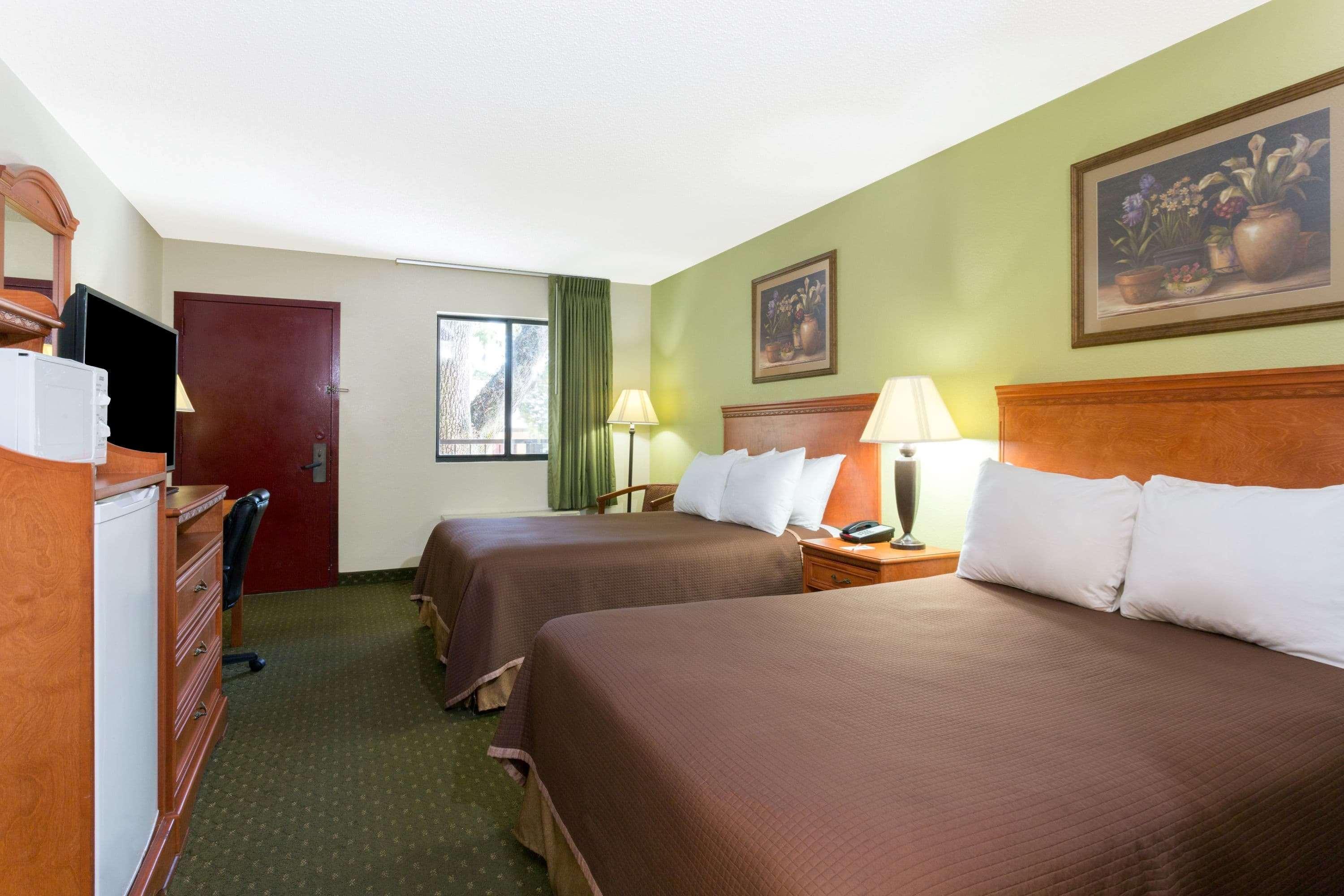 Howard Johnson By Wyndham Tallahassee Exterior foto
