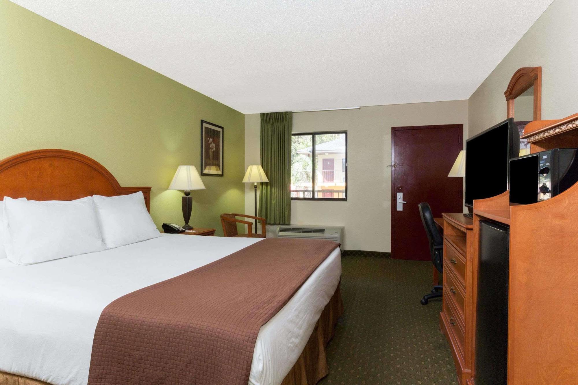 Howard Johnson By Wyndham Tallahassee Exterior foto