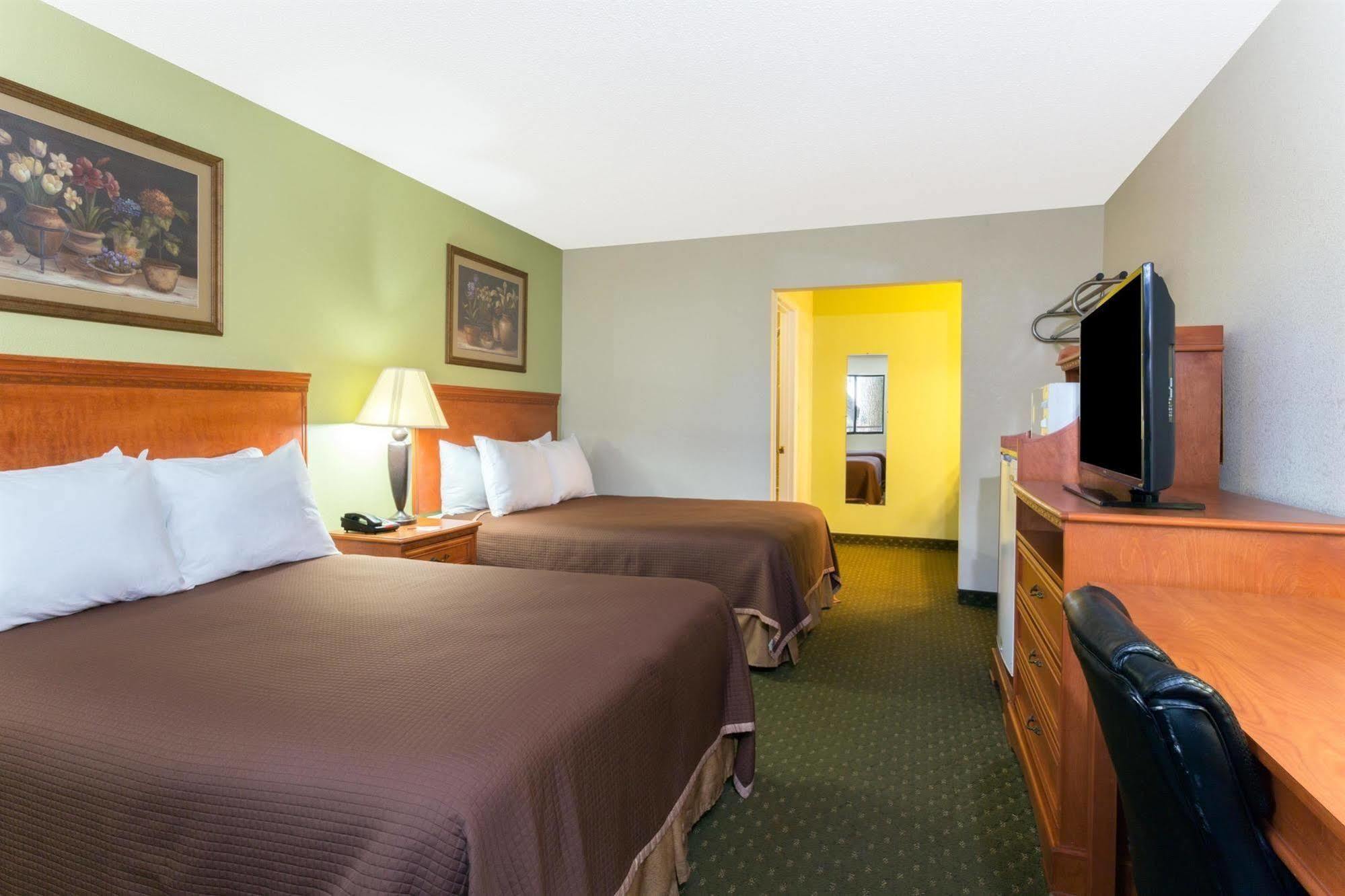 Howard Johnson By Wyndham Tallahassee Exterior foto